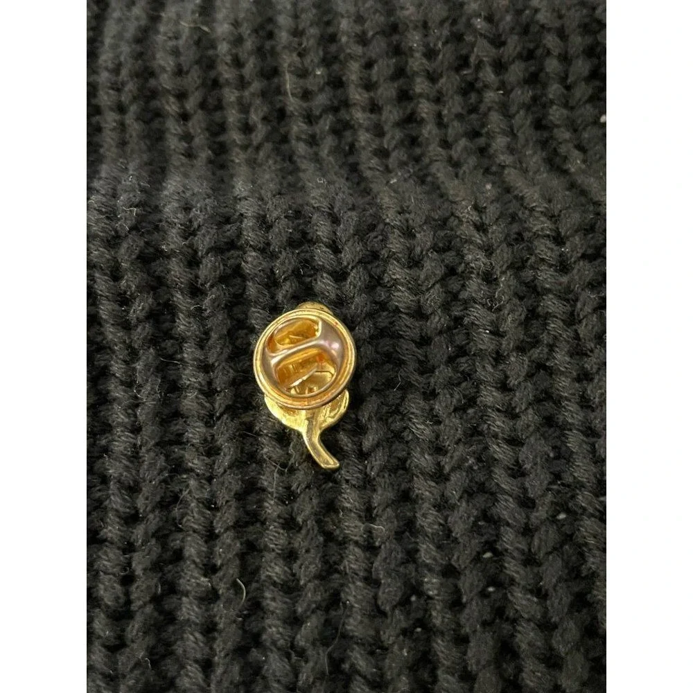 Kitsch & Couture Painted Red Enamel Rose Vintage Tie Tack Pin‎ brooch